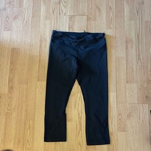 Lululemon black cropped leggings size 8